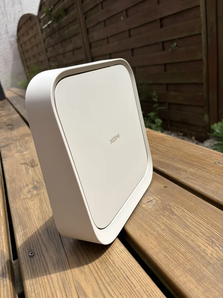Design compact du XGIMI Elfin Flip Plus en position fermée