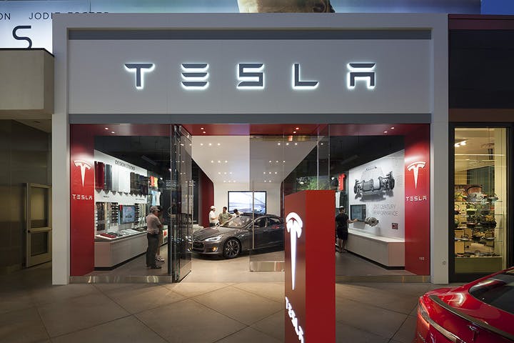 Tesla : des centaines de salariés licenciés