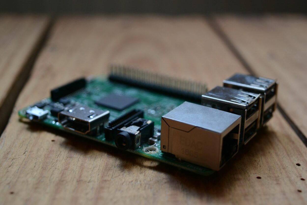 Raspberry Pi : un clavier et une souris officiels