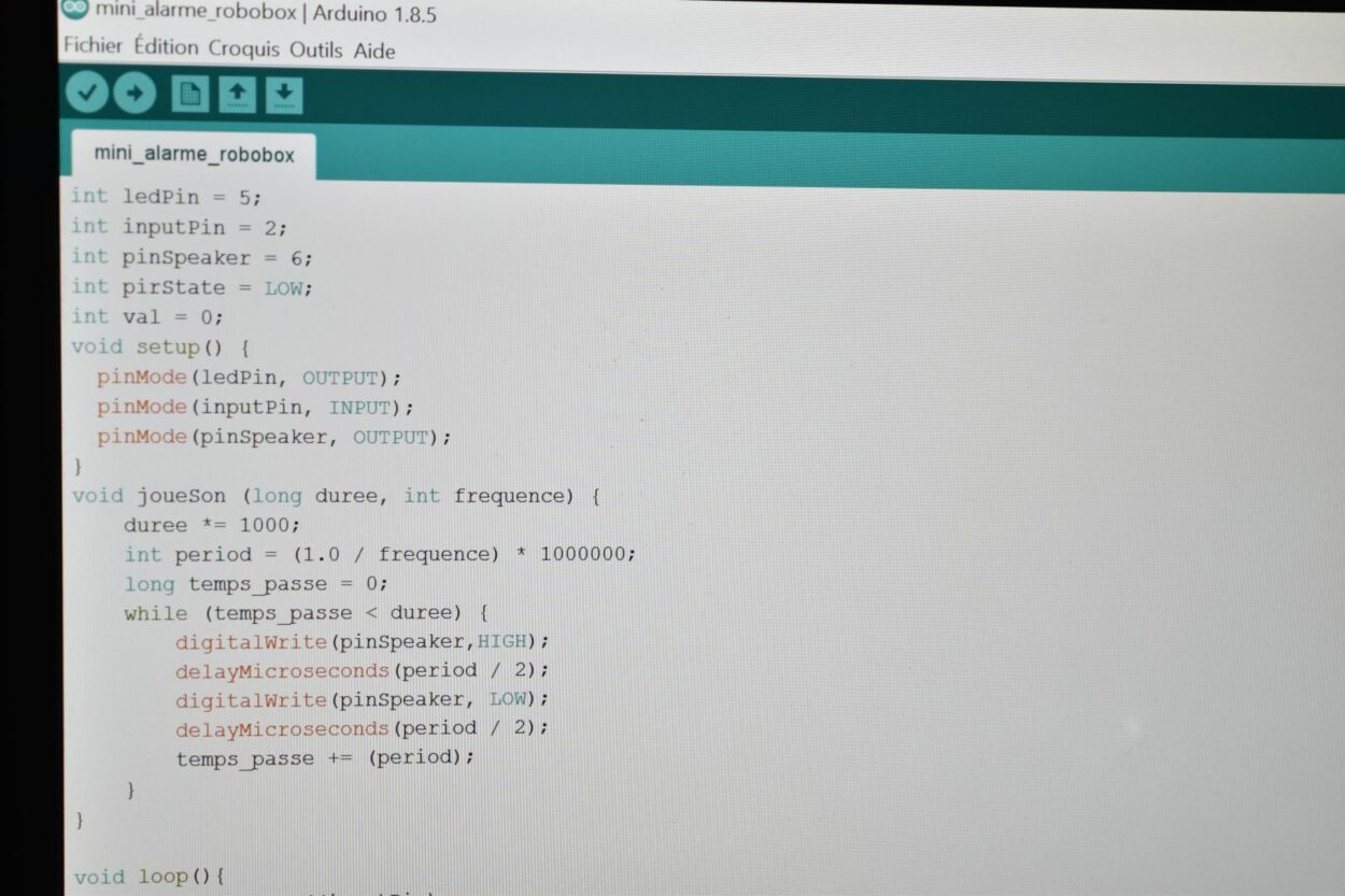 Robobox : pour apprendre la robotique et la programmation