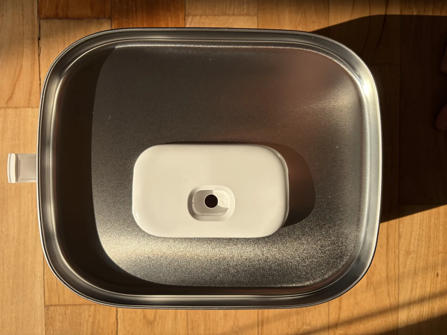 Plateau en inox de la Petlibro Dockstream 2 vu de dessus, sans eau