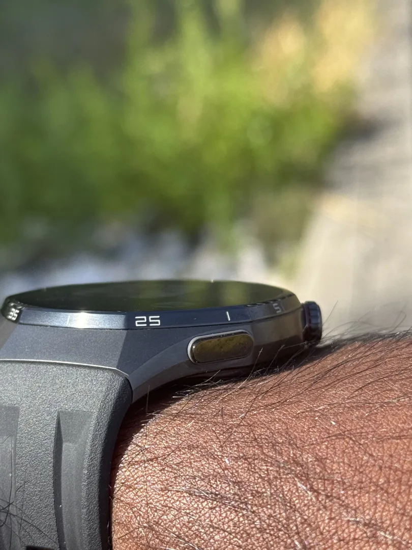 couronne de la huawei watch GT 6 Pro