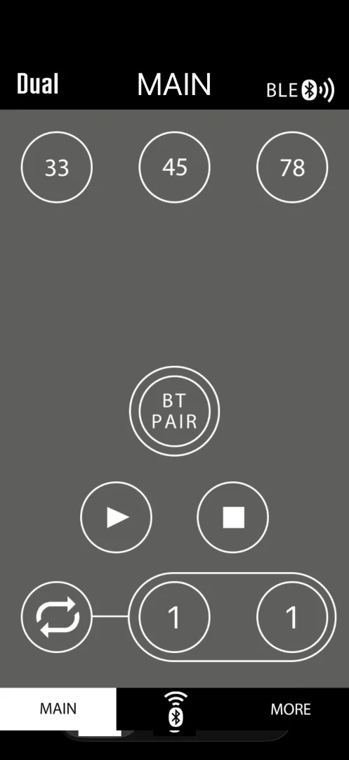 Écran principal de l'application Dual avec les touches de vitesse 33, 45 et 78 tours, le bouton BT Pair, lecture, arrêt et répétition