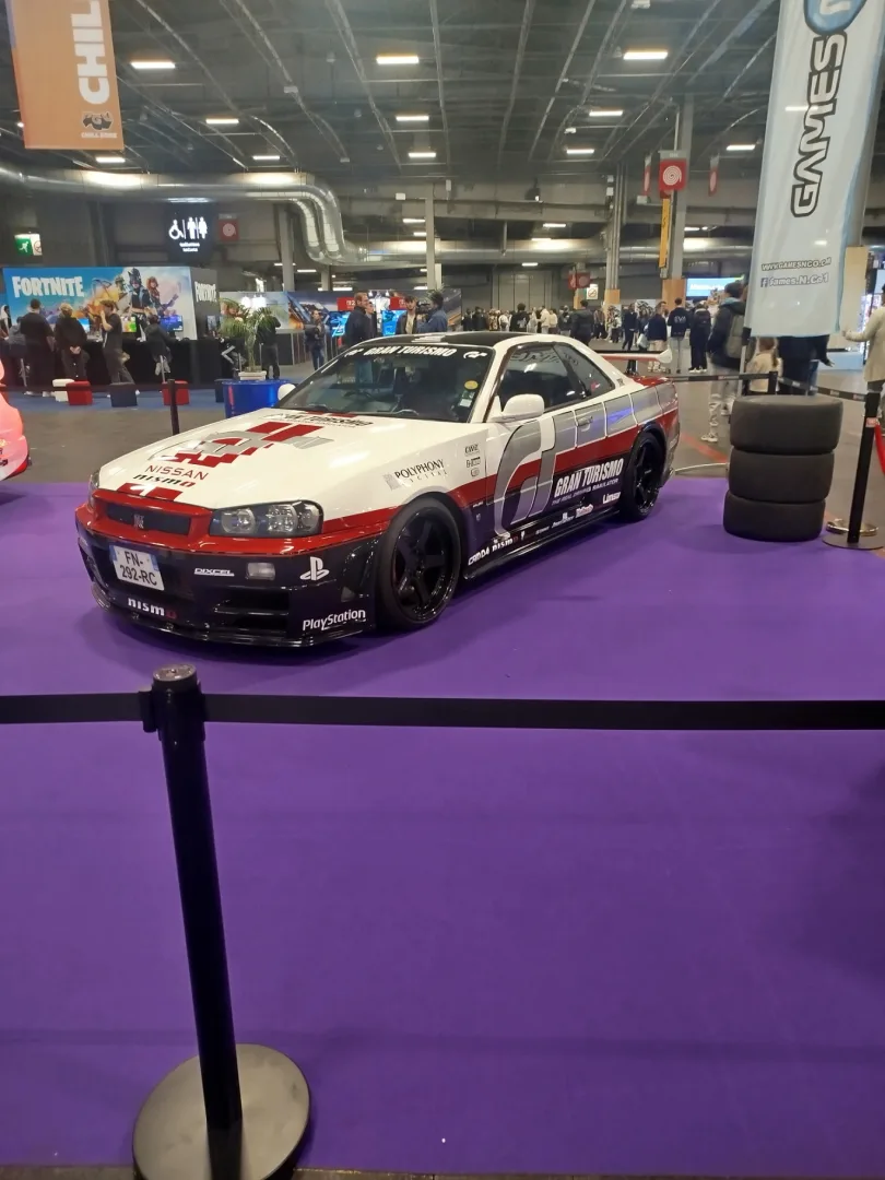 Nissan GT-R Gran Turismo côté