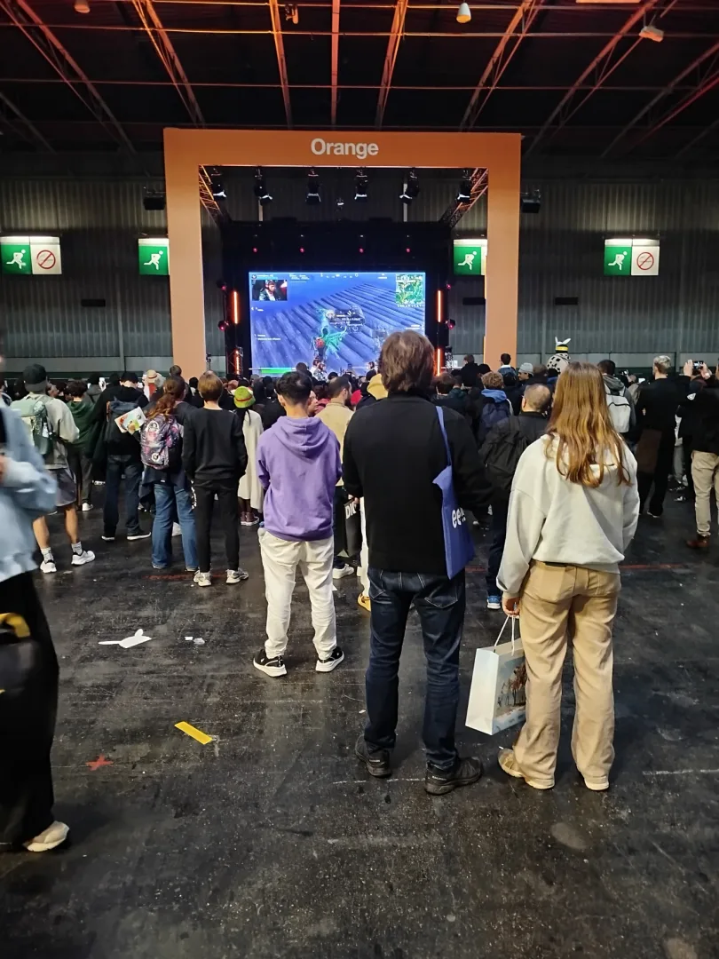 Orange Fan Zone Fortnite