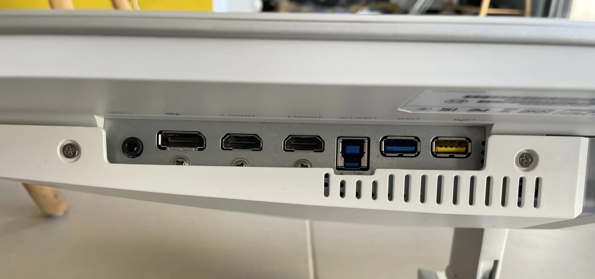 Philips Evnia 8000 27M2N8500 connectiques
