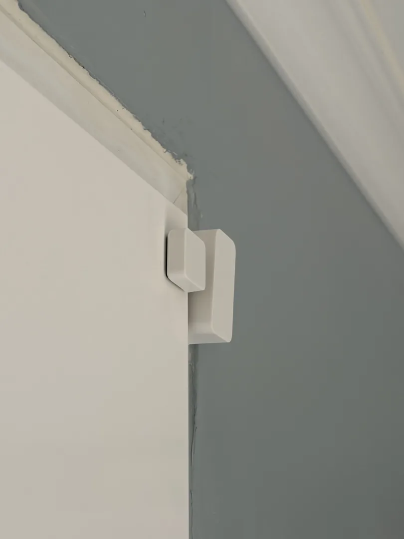Nuki Door Sensor installé sur la porte