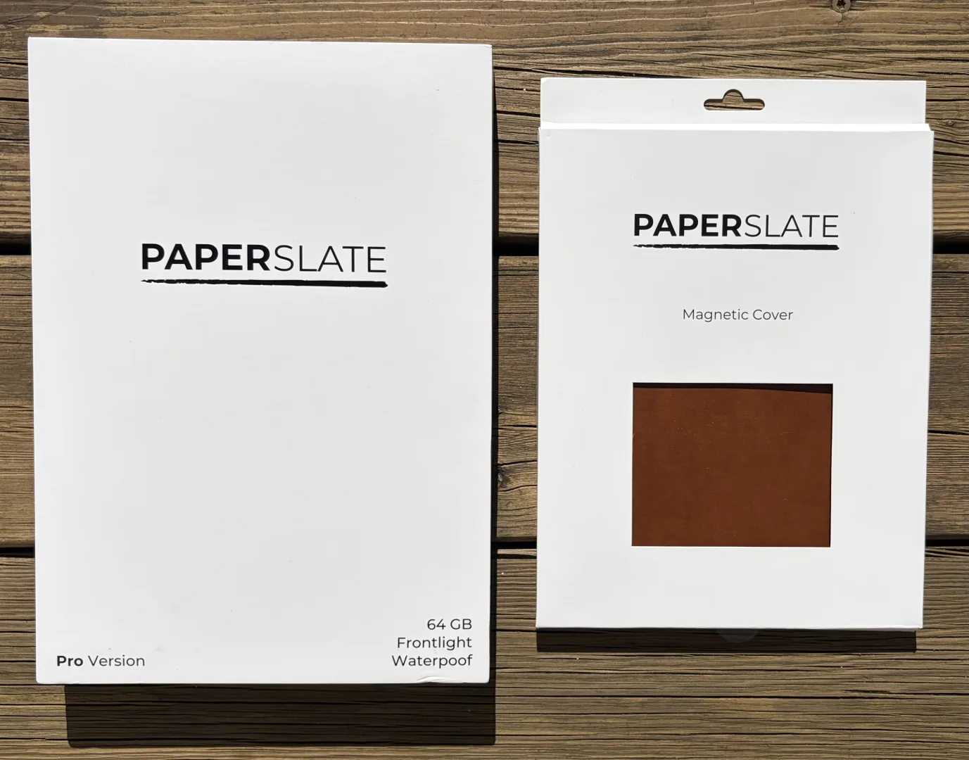 Unboxing de la Paperslate Pro : boîte blanche ouverte avec le stylet et la tablette dans son sachet