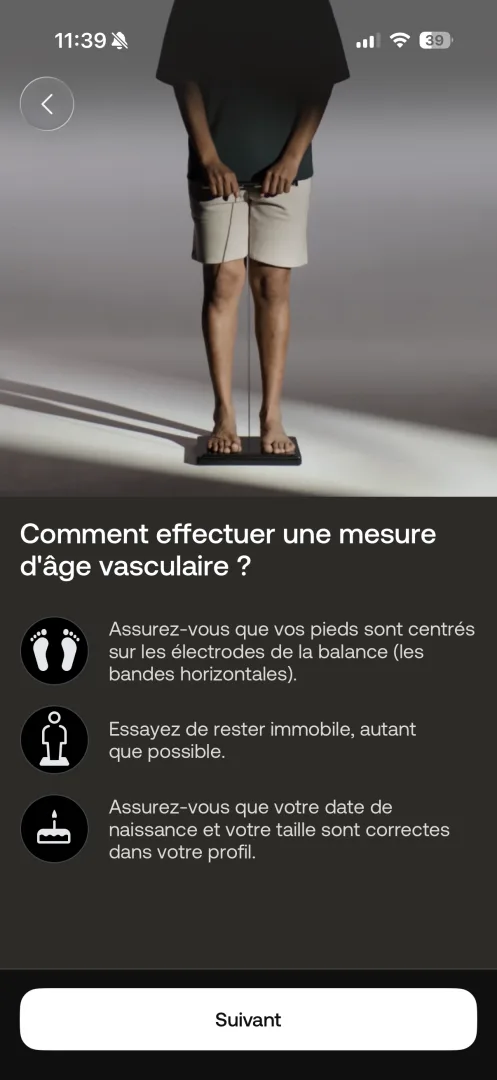 Comment effectuer une mesure d'âge vasculaire : pieds centrés, immobile