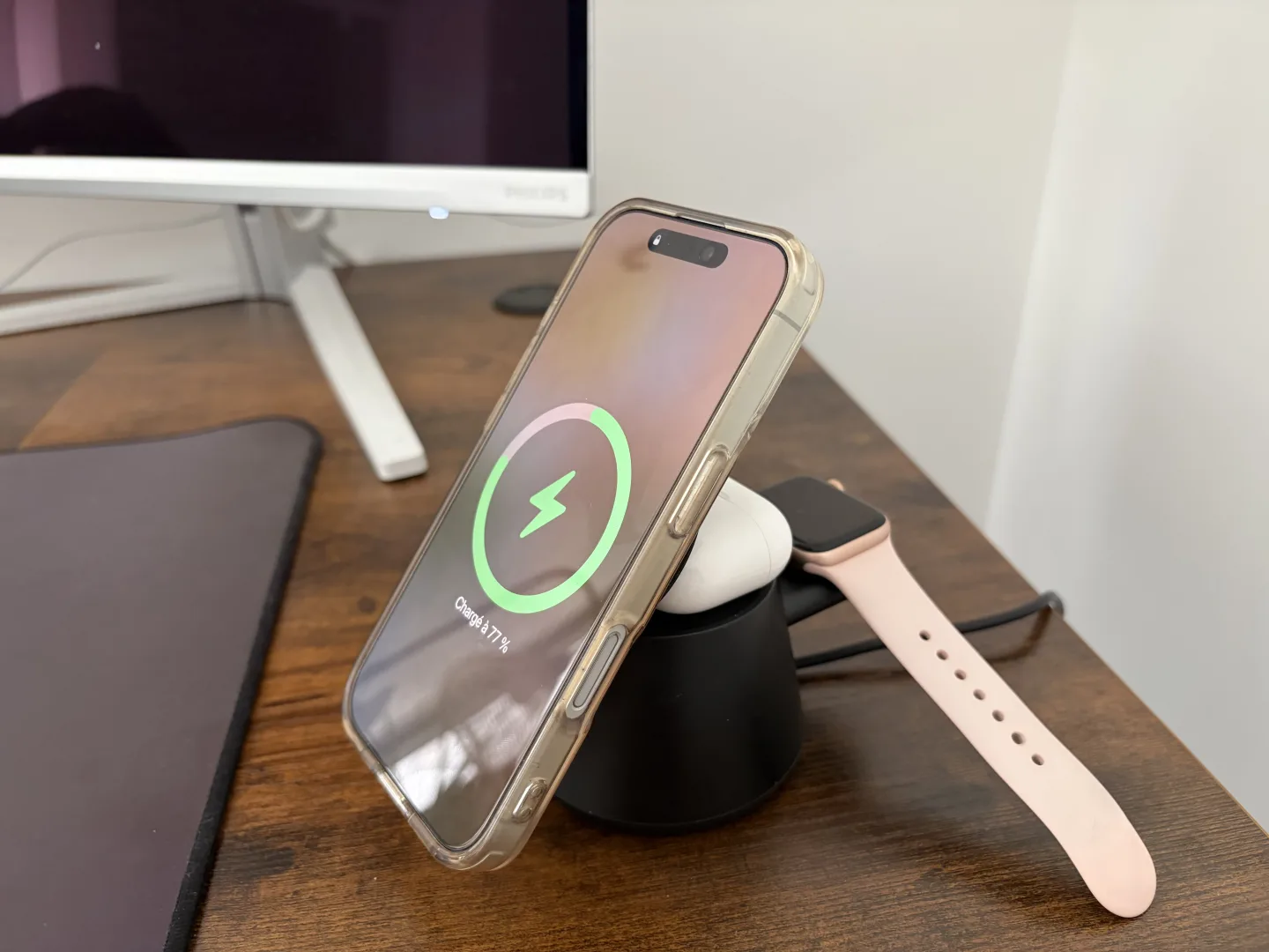recharge modulaire Belkin UltraCharge d'un iPhone 17, AirPods Pro 2è gen et Apple Watch