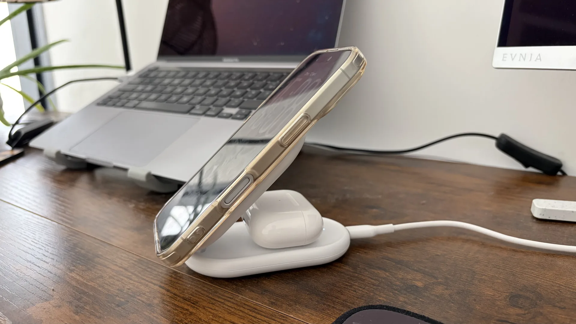 Socle de recharge 2-en-1 pliable Belkin BoostCharge