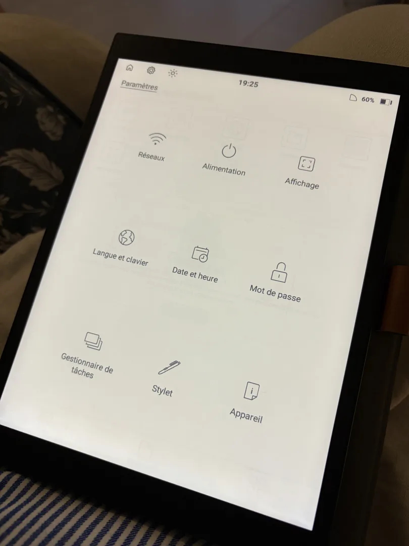 Menu des paramètres de la Paperslate Pro : réseaux, affichage, stylet, mot de passe