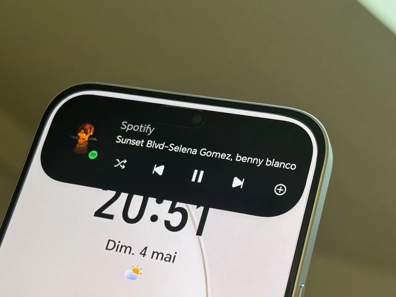 magic capsule de honor, ressemblant à dynamic island d'apple