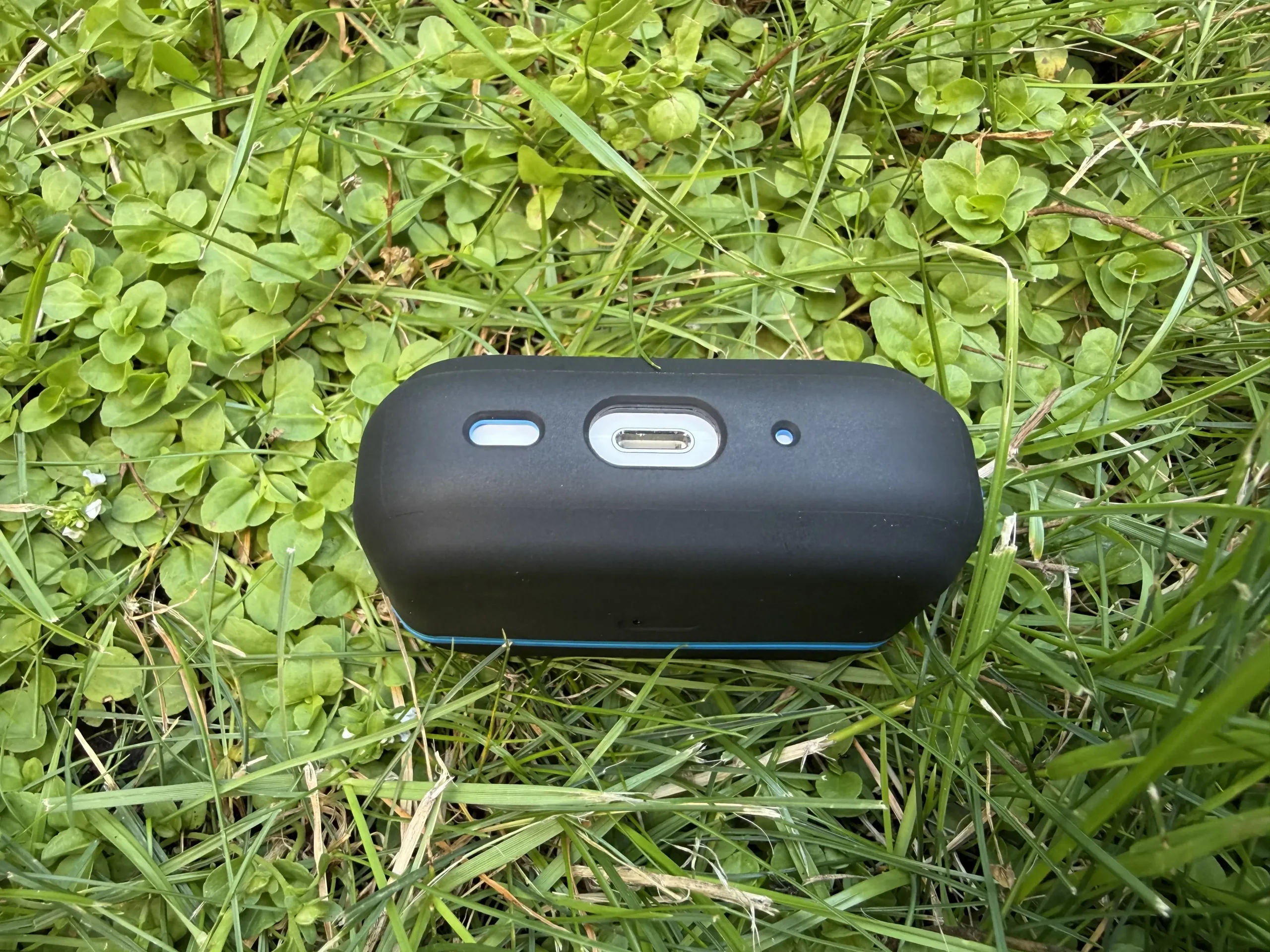 Dessous coque quad lock airpods