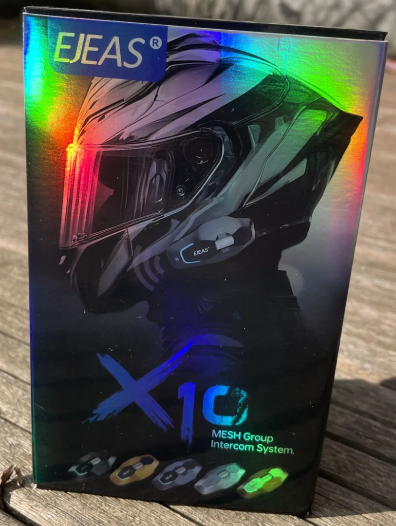 boîte EJEAS X10 avec effet holographique