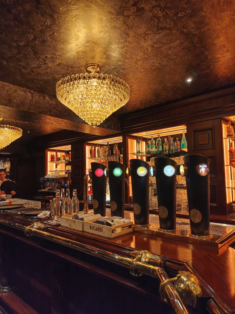 caméra avant en soirée intérieur