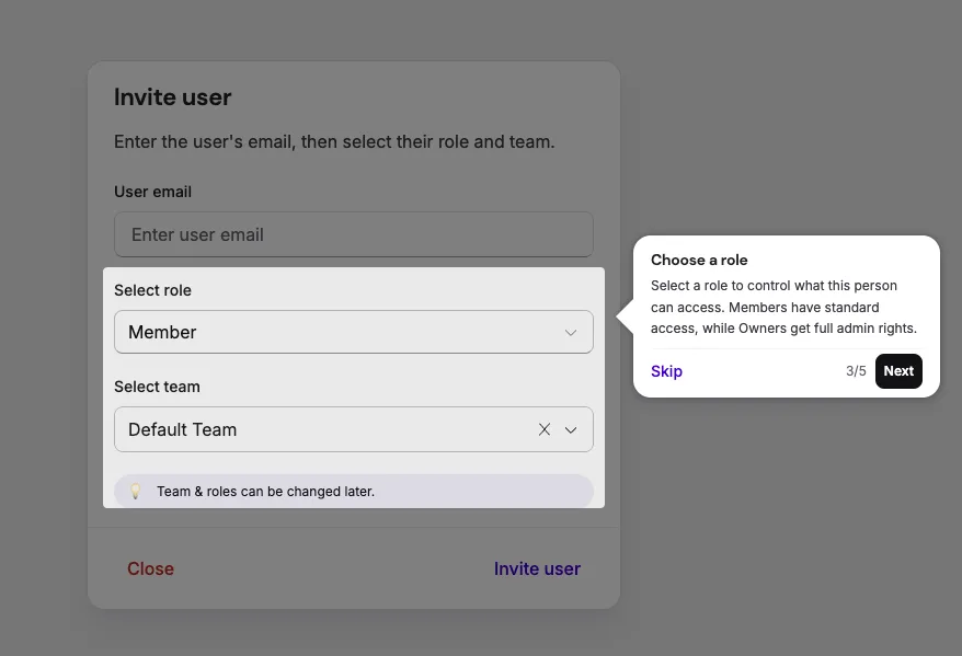 gestion des utilisateurs : invitation par email avec attribution de rôle et d'équipe