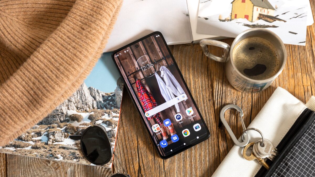 Prise en main du Motorola Edge 30 : un retour en force de la marque ?