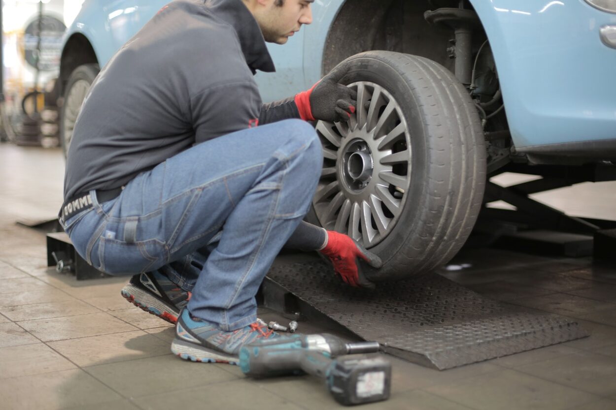pièces automobiles changer pneu roue
