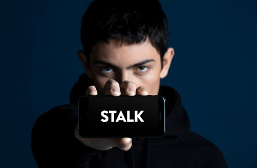 Stalk : la série alliant hack et harcèlement